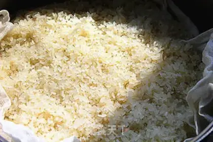 Make Coconut horse hoof cake step 7