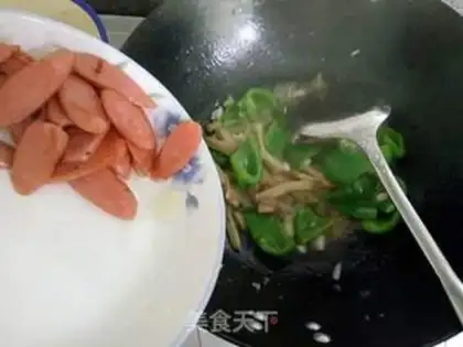 Make Squeeze and make pepper ham and sausage step 12