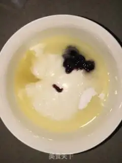 Make Cherry blueberry yogurt cake step 4
