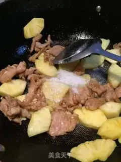 Make Pineapple fried meat step 2