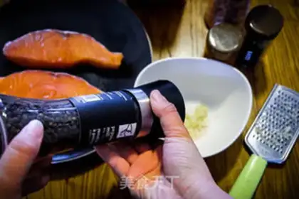 Make Roller Grinded salmon step 2