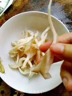 Make Sniffle saloon soup step 1