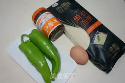 Make Egg pepper noodles step 0