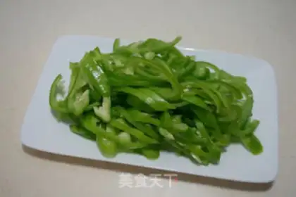 Make Egg pepper noodles step 1