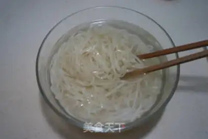 Make Egg pepper noodles step 3