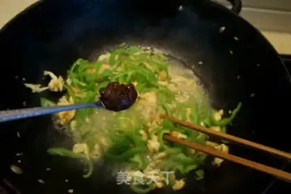 Make Egg pepper noodles step 7