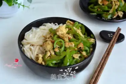 Make Egg pepper noodles step 9