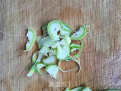 Make cucumber egg soup step 0