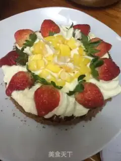 Make Strawberry naked cake step 4