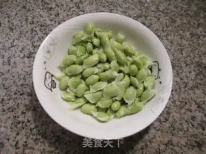 Make Squeeze the cabbage and cook the melon step 1