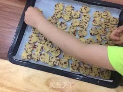 Make Cranberry cookies step 7