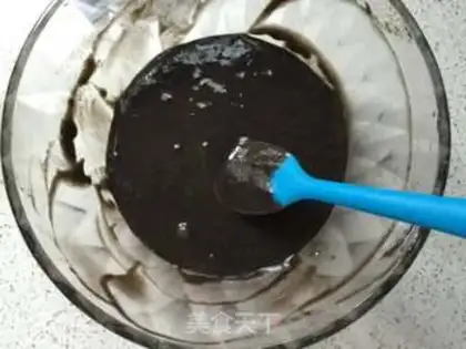 Make Chocolate Madeleine step 3