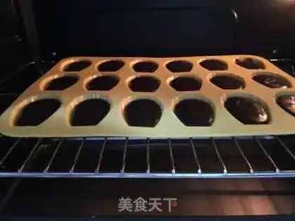 Make Chocolate Madeleine step 8