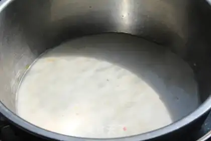 Make Coconut red sugar horse hoof cake step 9