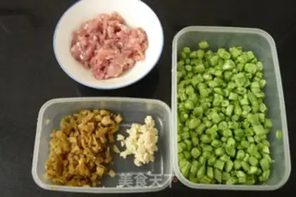 Make Squeeze the meat and make the beans step 0