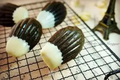 Make Chocolate Madeleine step 14