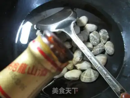 Make Onion-cracking clams step 1