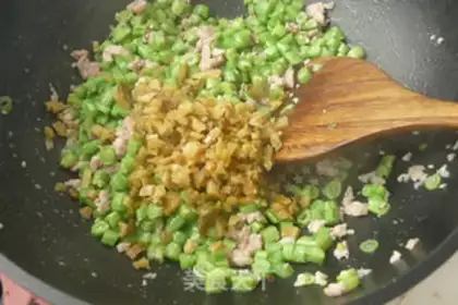 Make Squeeze the meat and make the beans step 4
