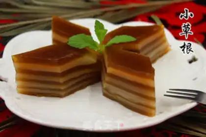 Make Coconut red sugar horse hoof cake step 16