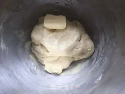 Make raisin cheese bread step 1