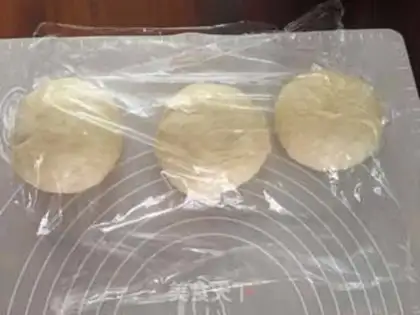 Make raisin cheese bread step 4