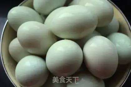 Make White wine makes duck eggs step 1
