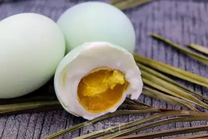 Make White wine makes duck eggs step 7