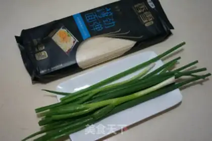 Make Onion sauce noodles step 0