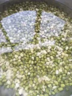 Make Homemade green bean cake step 1