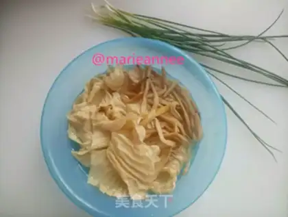 Make Tofu-skin and yellow florist step 0