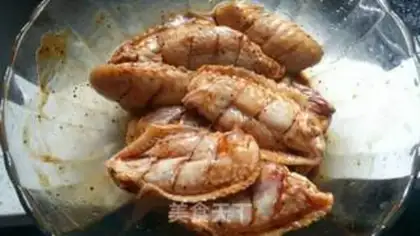 Make Gold brilliard roast chicken wings step 2