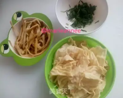 Make Tofu-skin and yellow florist step 1