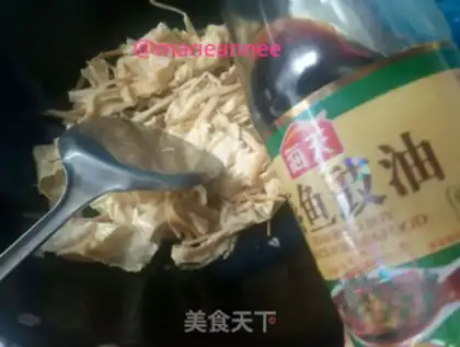 Make Tofu-skin and yellow florist step 3