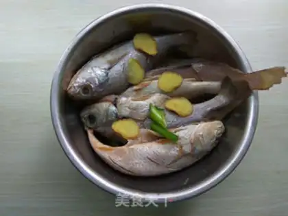 Make Spicy little yellowfish step 2