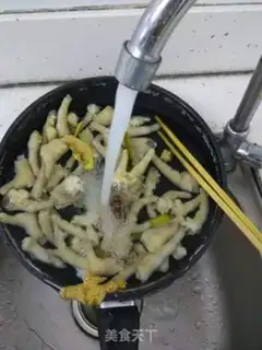 Make Frozen chicken claws step 2