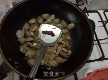 Make Spicy flowers and fried rice cakes step 5