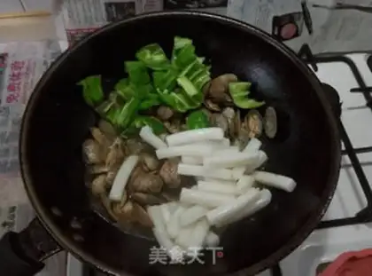 Make Spicy flowers and fried rice cakes step 6