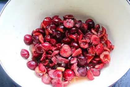 Make Cherry pie step 4