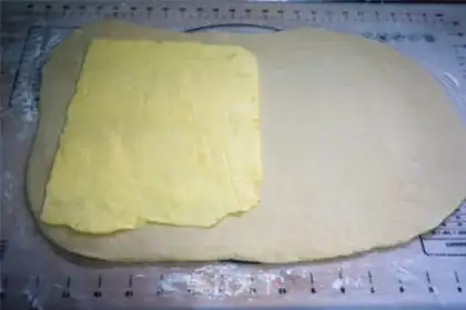 Make Red beans Danish hand tore bread step 2