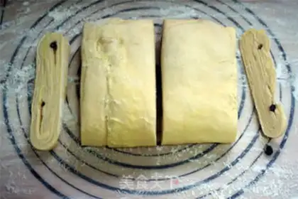 Make Red beans Danish hand tore bread step 4