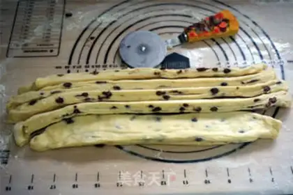 Make Red beans Danish hand tore bread step 5