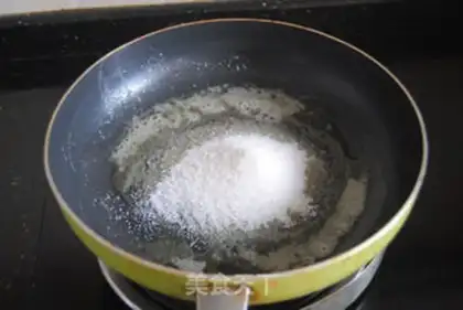 Make Mini pineapple pie step 1