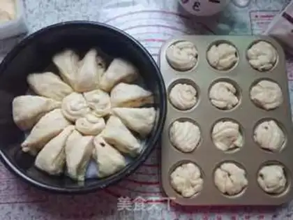 Make Coconut hand tore bread step 18