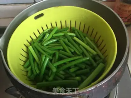Make Garlic fried sausage step 2