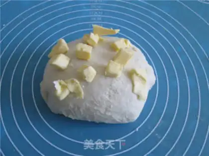 Make Rabbit yogurt strawberry bread step 0