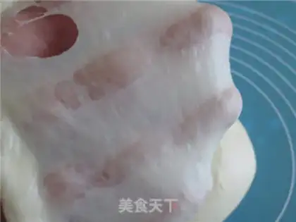 Make Rabbit yogurt strawberry bread step 1