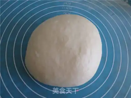 Make Rabbit yogurt strawberry bread step 2
