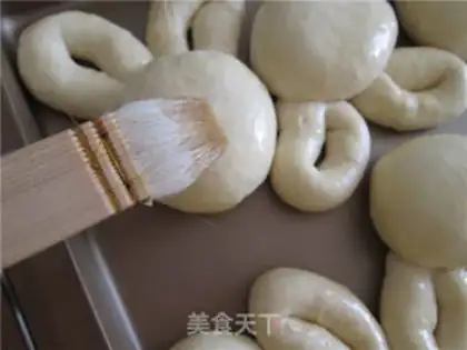Make Rabbit yogurt strawberry bread step 8
