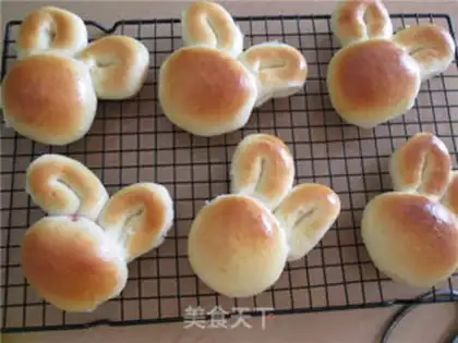 Make Rabbit yogurt strawberry bread step 9