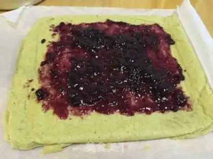 Make Tea blueberry Swiss roll step 5